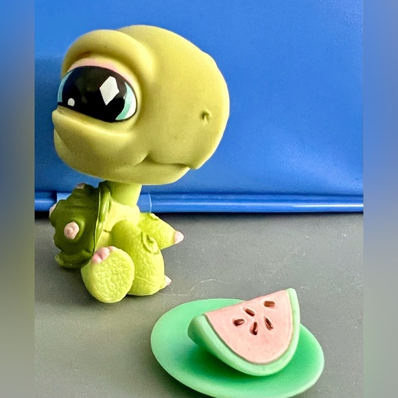LPS Turtle #504 with watermelon Authentic Littlest Pet Shop gray magnet - Picture 3 of 7